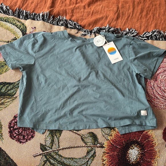 Vuori Feather Cross Back T Shirt NWT - Picture 4 of 6